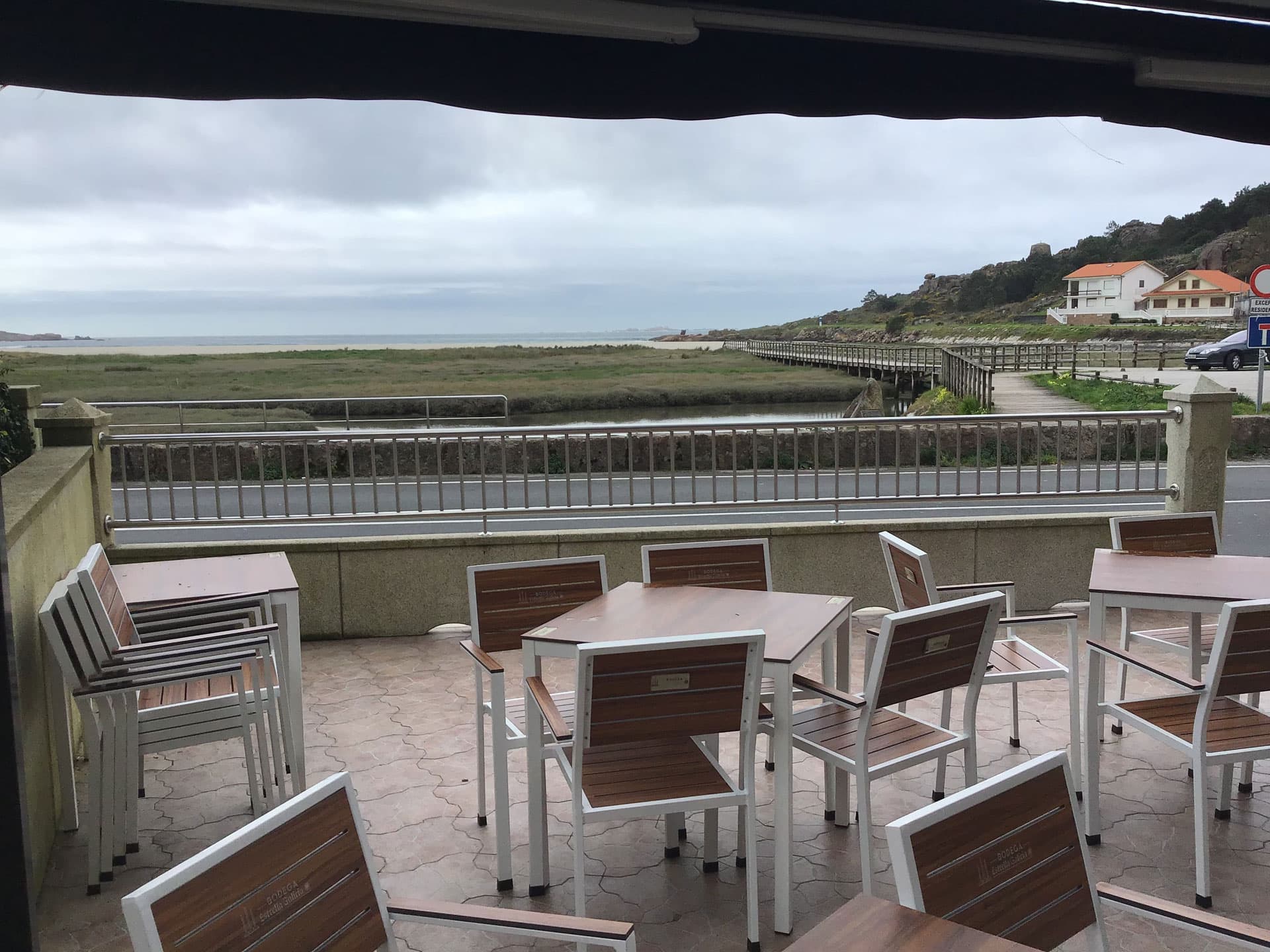 Cervecería y tapería con vistas al mar en Carnota