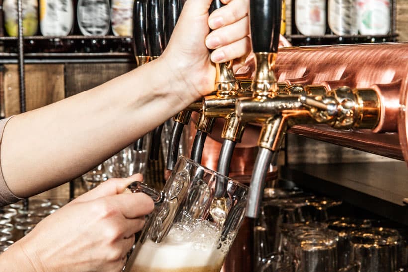 Estrella Galicia de bodega y cervezas nacionales en Carnota